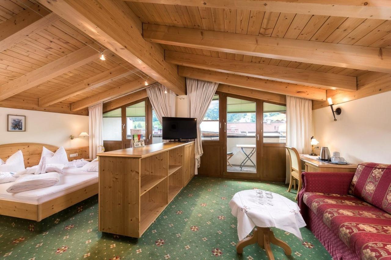 Familienhotel Adler Зерфаус Стая снимка