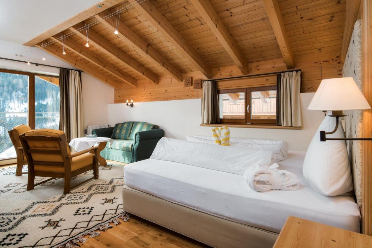 Familienhotel Adler Зерфаус Стая снимка