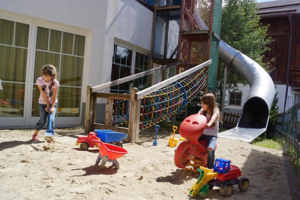 Familienhotel Adler Зерфаус Екстериор снимка